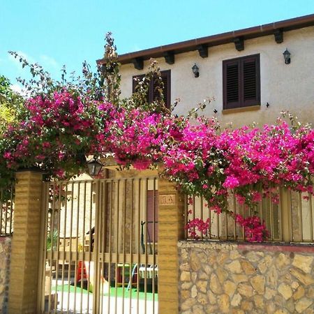 Casa Vacanze Mediterraneo Tre Fontane Exterior foto