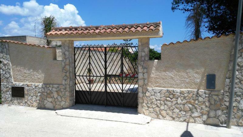 Casa Vacanze Mediterraneo Tre Fontane Exterior foto